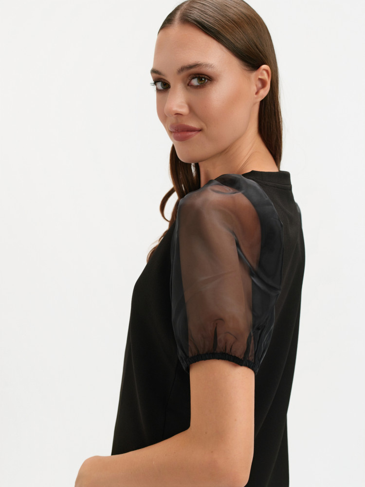 Czarny top z bufiastym rękawem 