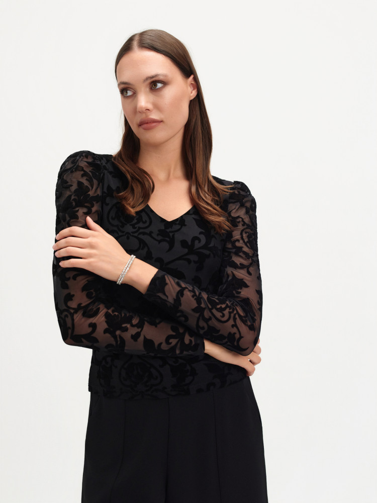 Koronkowy top z długim rękawem 