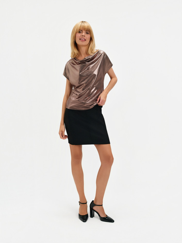 Błyszczący top w szampańskim odcieniu 