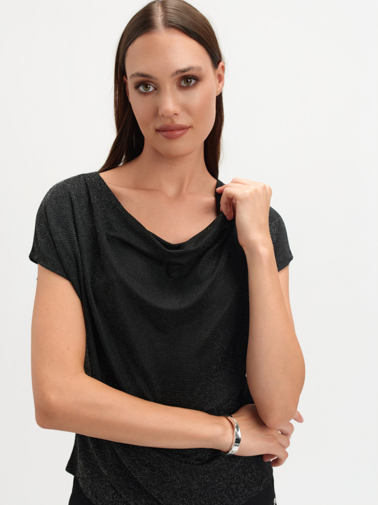 Czarny top z marszczonym dekoltem 