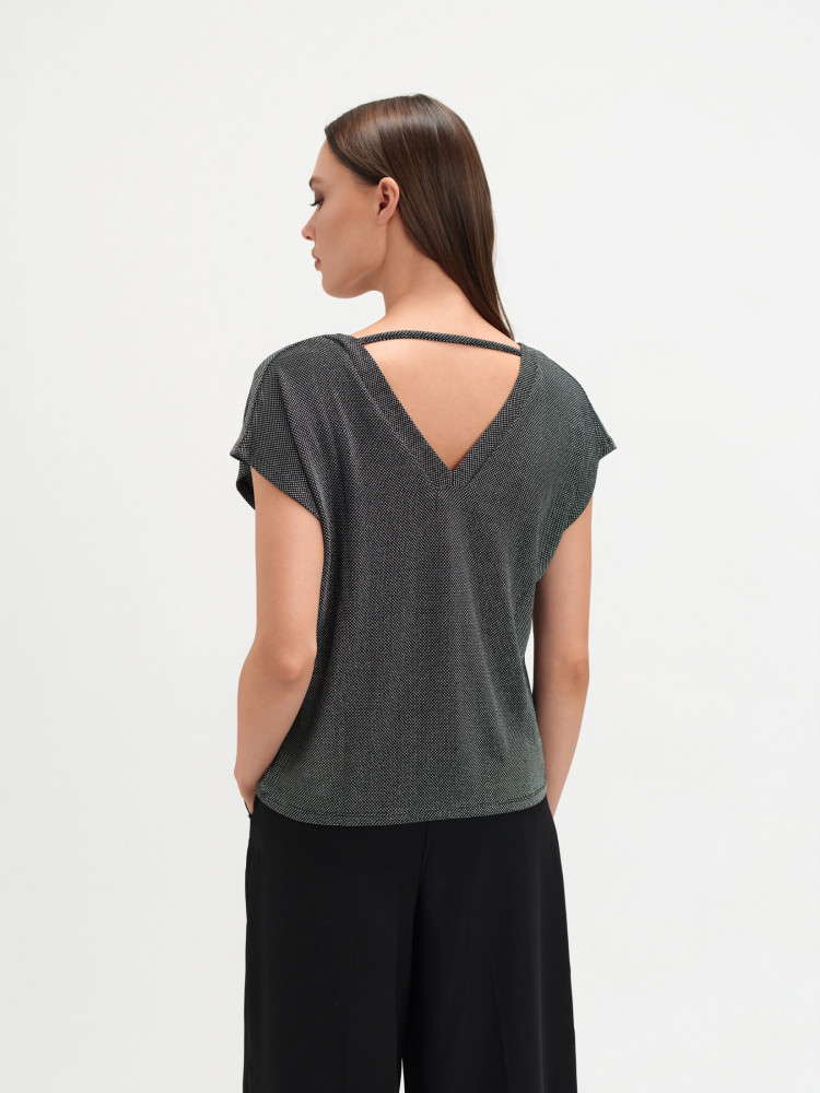 Czarny luźny top z błyszczącą nicią 