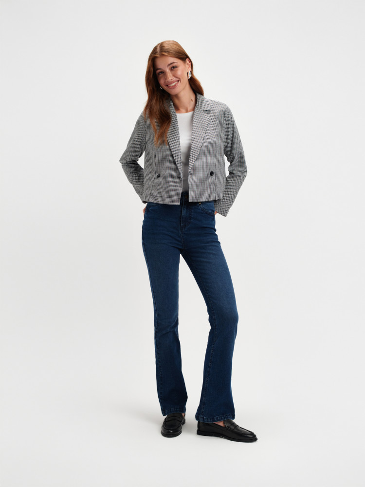 Krótki żakiet w kratę 