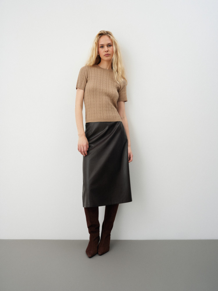 Jasnobrązowy sweter z krótkim rękawem 