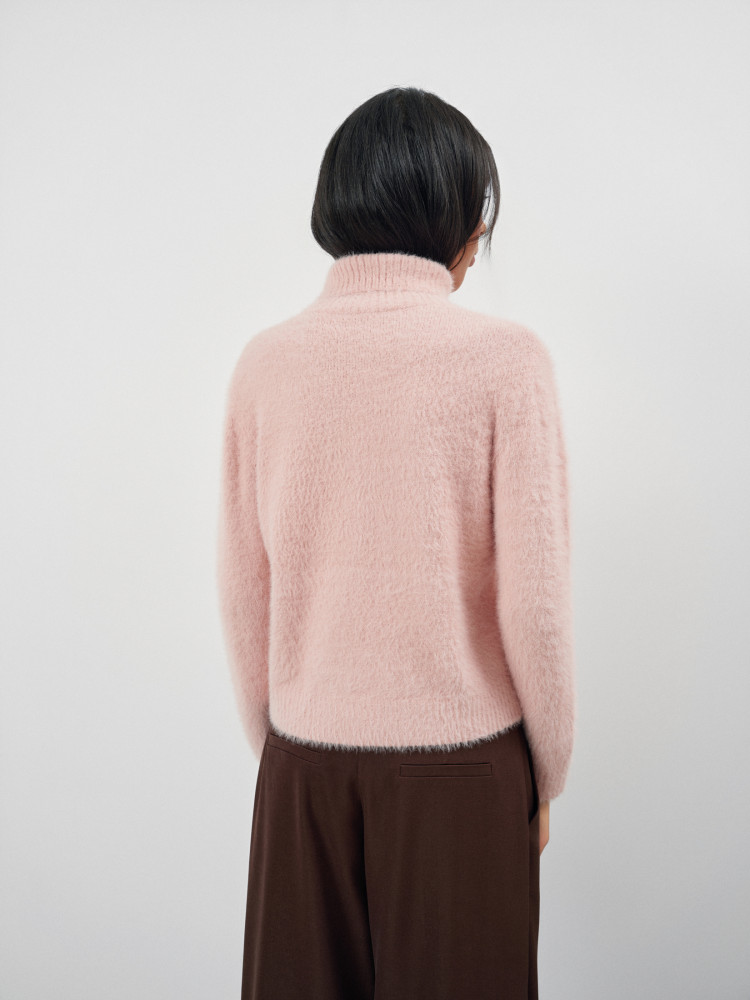 Sweter z golfem w kolorze pastelowego różu 