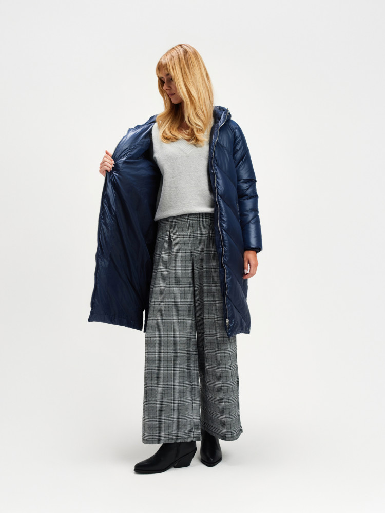Długa granatowa kurtka z kapturem 