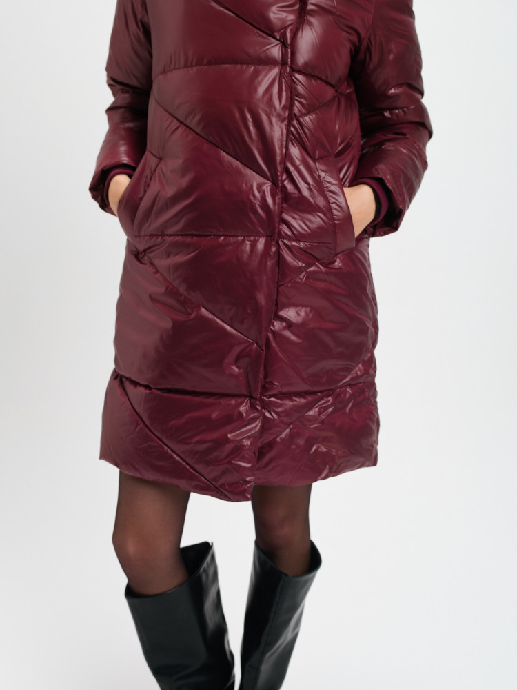 Długa pikowana kurtka z ciepłym kapturem 