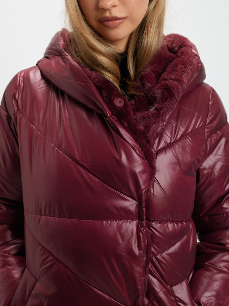 Długa pikowana kurtka z ciepłym kapturem 