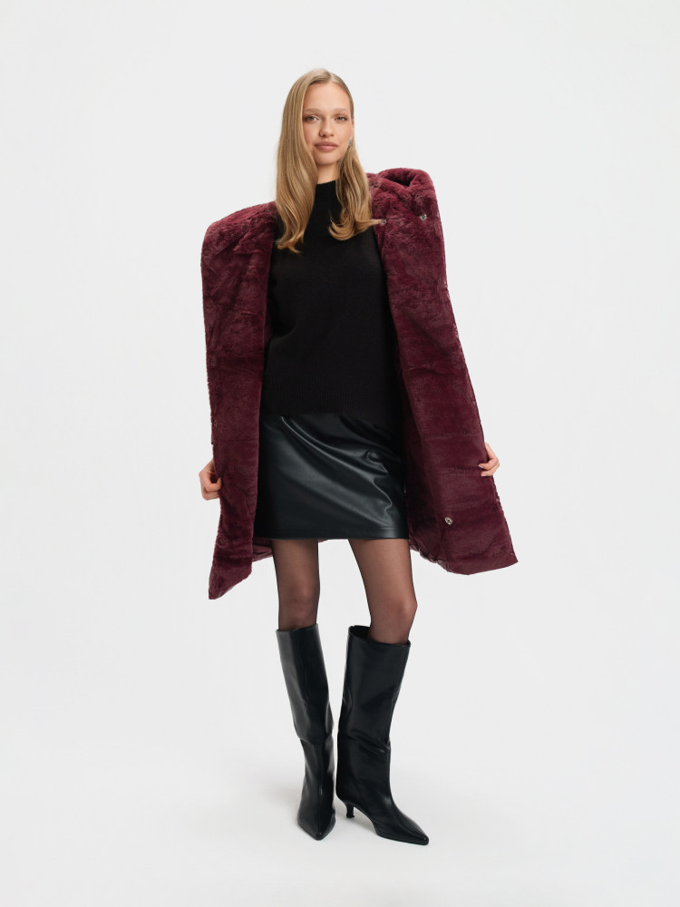 Długa pikowana kurtka z ciepłym kapturem 