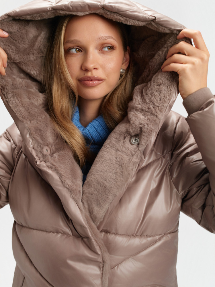 Długa ciemnobeżowa kurtka z kapturem 