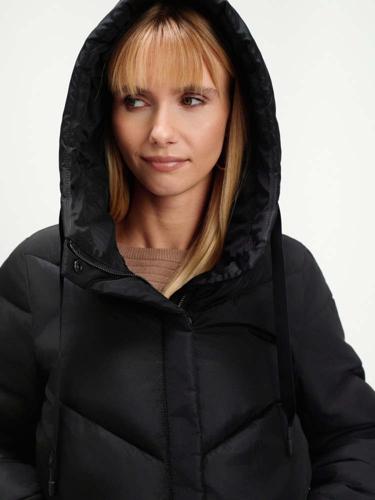 Długa pikowana kurtka z kapturem 