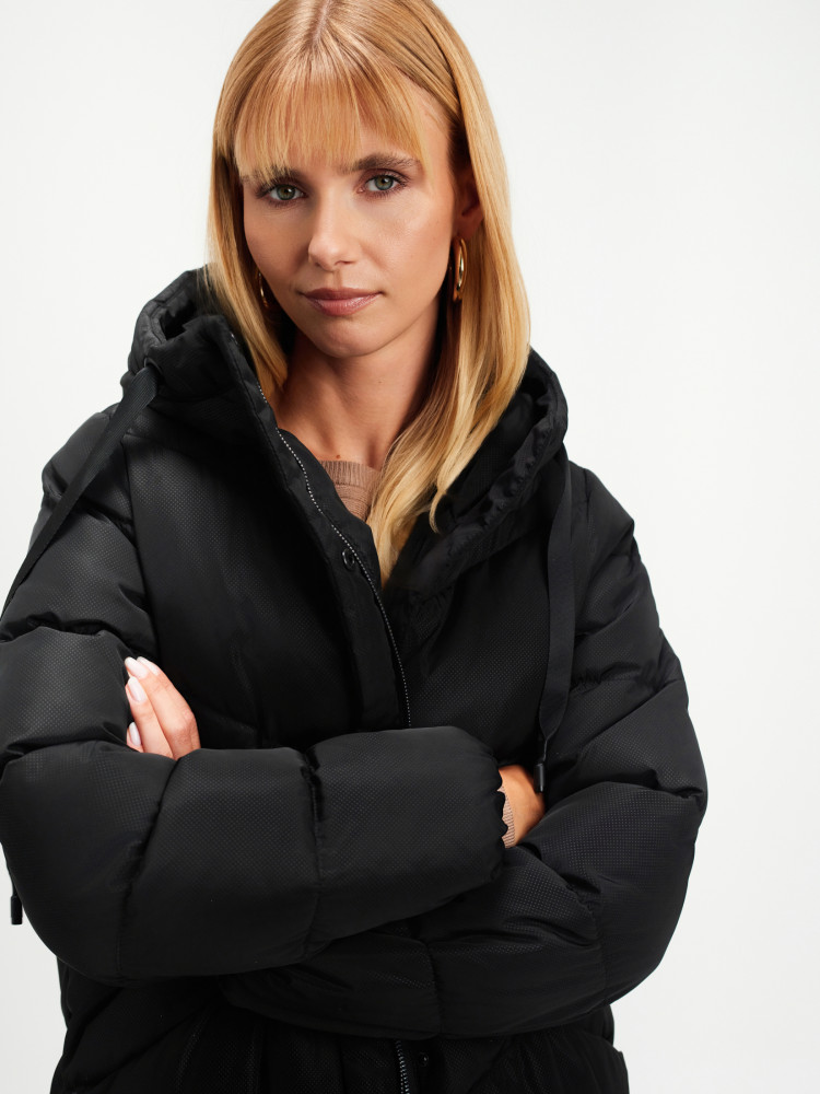 Długa pikowana kurtka z kapturem 