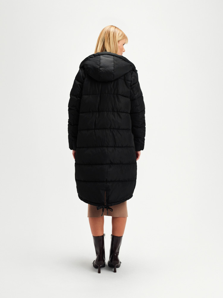 Długa pikowana kurtka z kapturem 