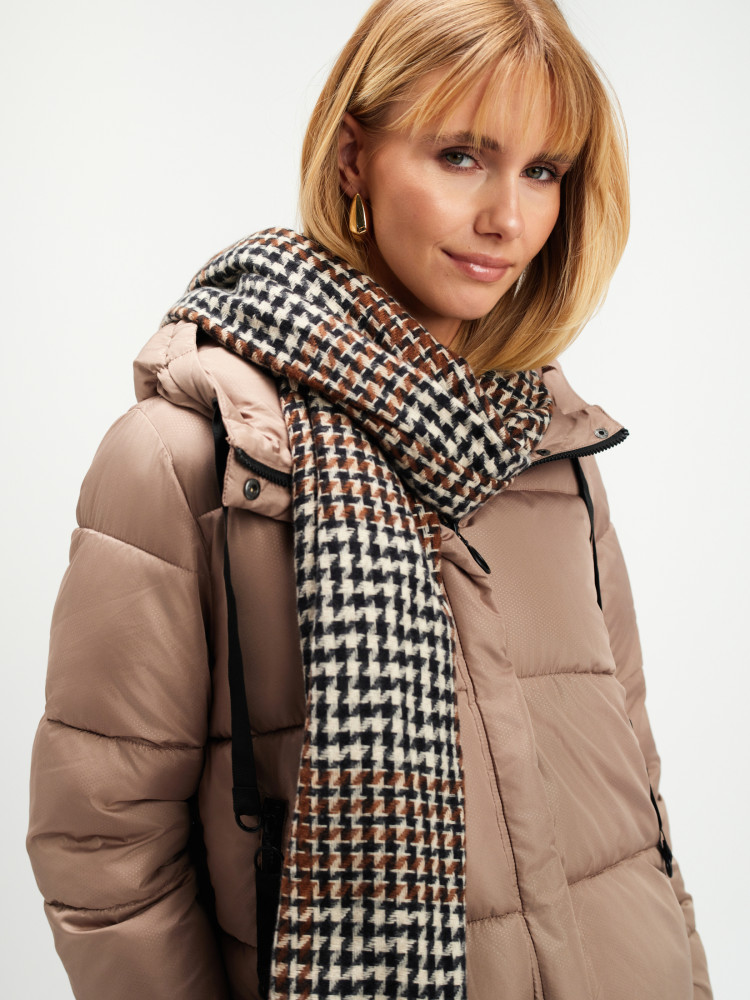 Klasyczna beżowa kurtka z kapturem 