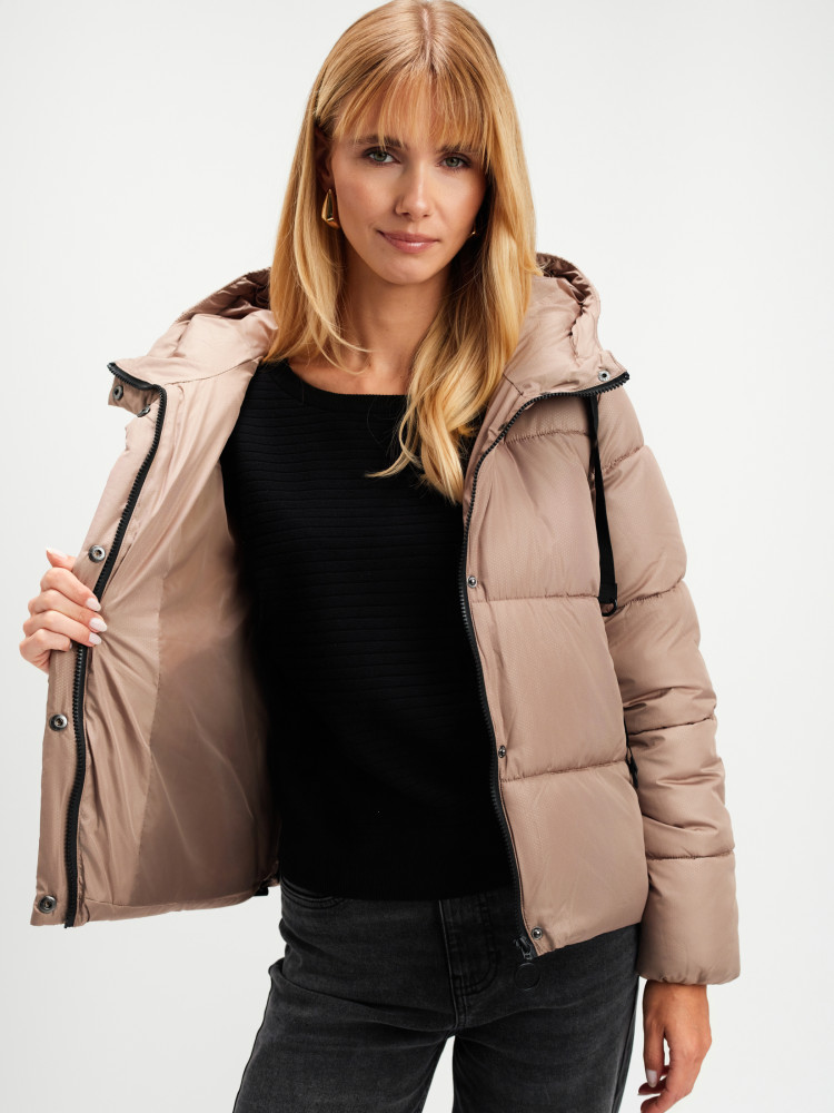 Klasyczna beżowa kurtka z kapturem 