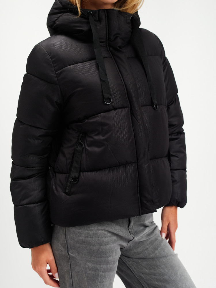 Klasyczna czarna kurtka z kapturem 