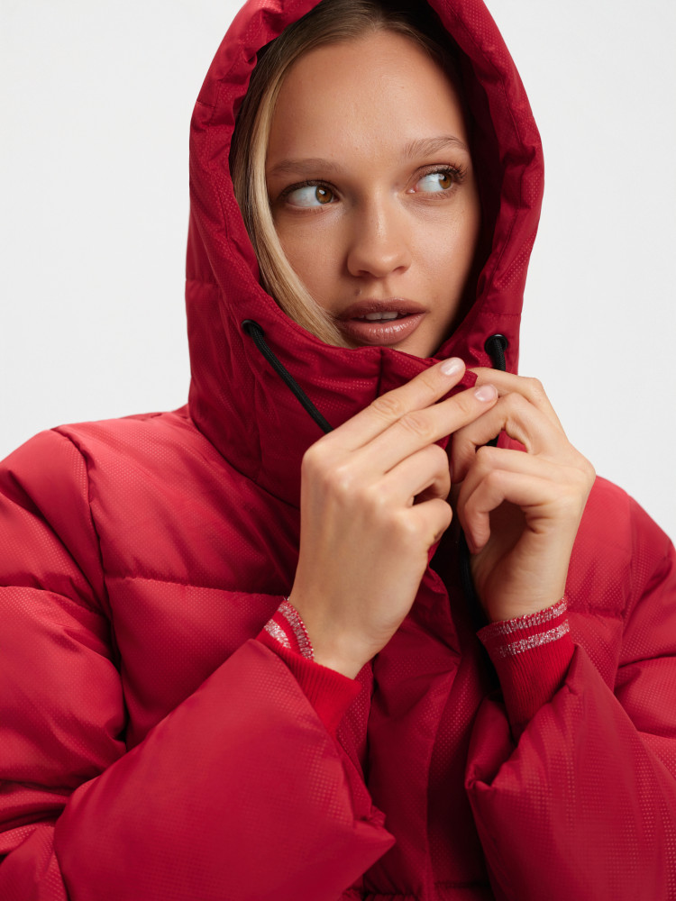 Czerwona długa kurtka z kapturem 