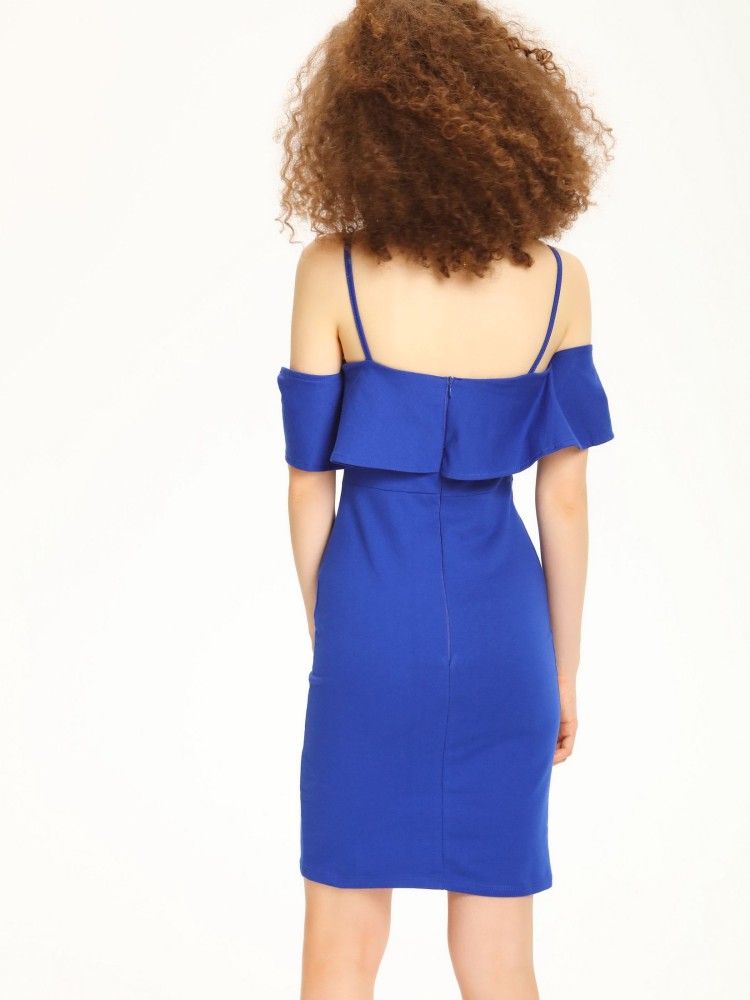 Sukienka na cienkich ramiączkach z odkrytymi ramionami