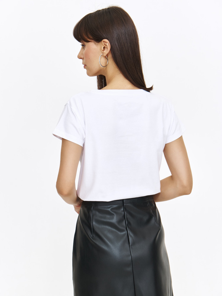 Uniwersalny biały t-shirt z grafiką