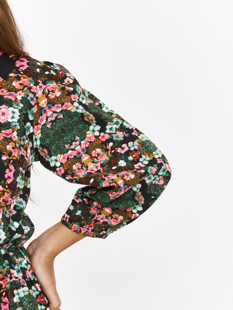 Wzorzysta mini sukienka