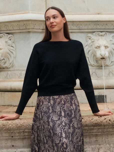 Czarny luźny sweter 