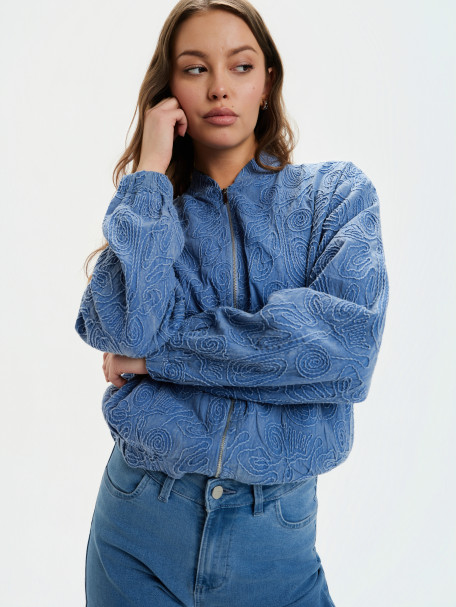 Jeansowa kurtka z nadrukiem 