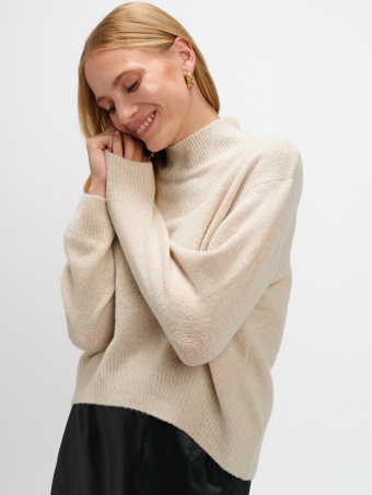 Beżowy sweter z rozcięciem z tyłu 