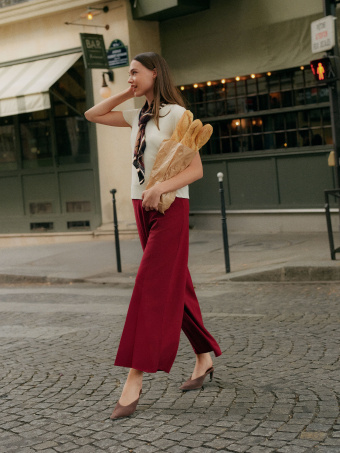 Burgundowe spodnie z wiązaniem 