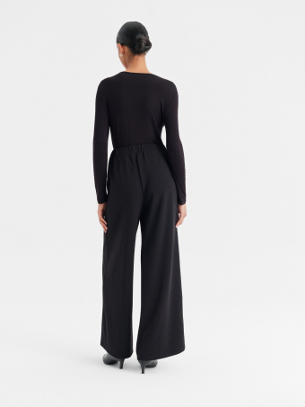Czarne spodnie wide leg z wysokim stanem 