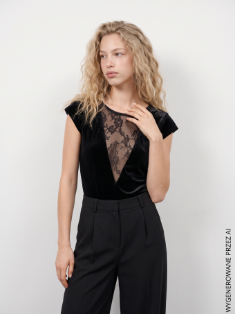 Eleganckie body z koronkową wstawką