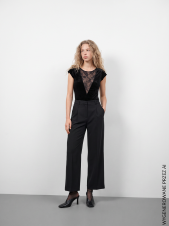 Eleganckie body z koronkową wstawką