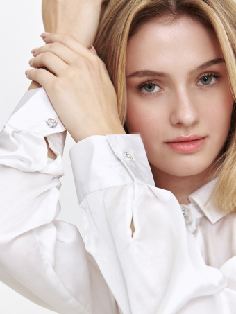 elegancka biała koszula satynowa 