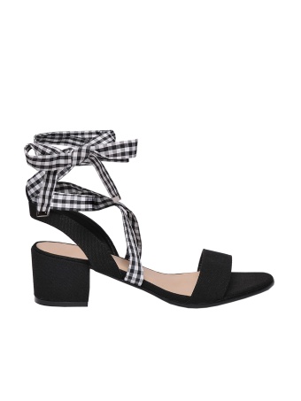 Buty na słupku z wiązaniem wokół kostki