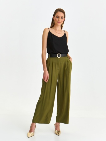 Czarny top na cienkich ramiączkach