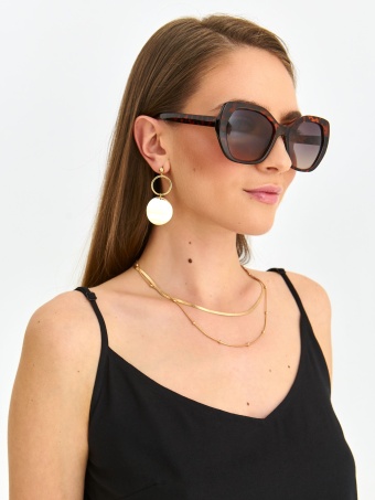 Czarny top na cienkich ramiączkach