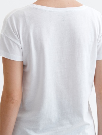 T-shirt damski z nadrukiem w kwiaty
