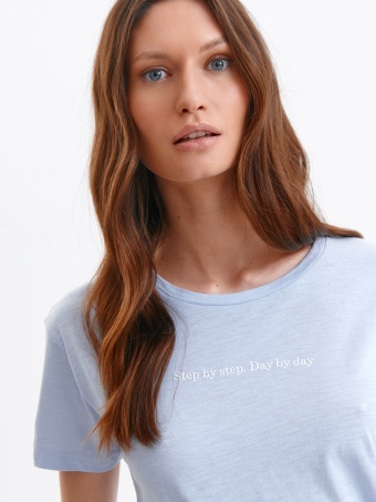 Pastelowy t-shirt z nadrukiem