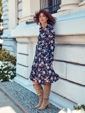 Koszulowa sukienka w kwiaty