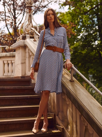 Koszulowa sukienka z wiązaniem w talii