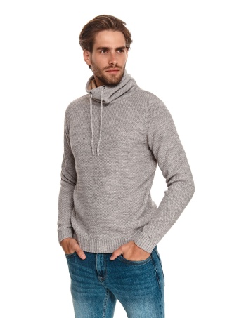 Sweter z luźnym golfem