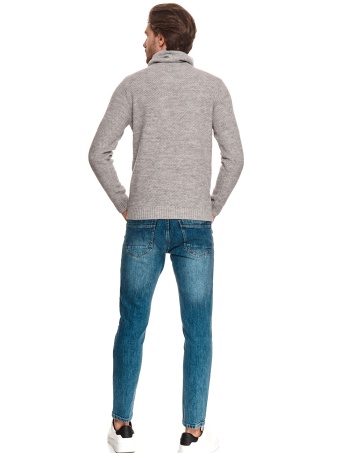 Sweter z luźnym golfem