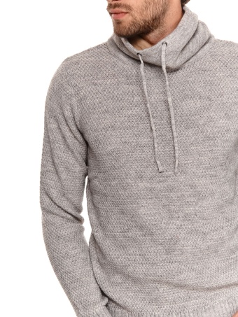 Sweter z luźnym golfem