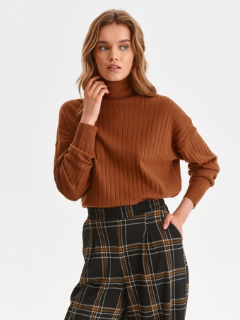 Sweter z golfem z prążkowanej dzianiny