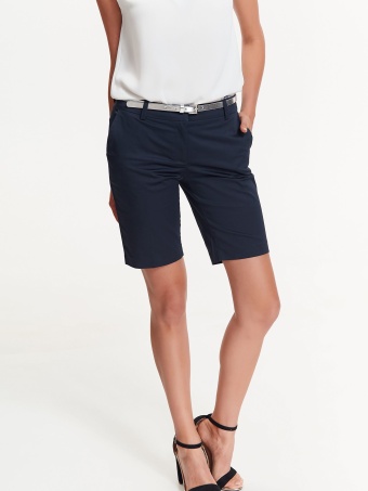 Szorty przed kolano z paskiem