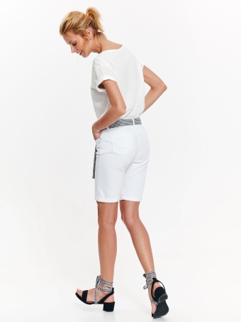 Szorty przed kolano z paskiem