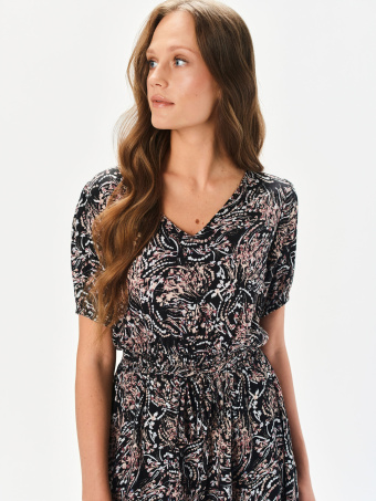 Printowana sukienka z dekoltem v