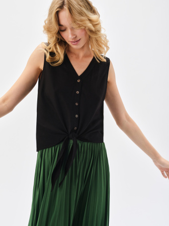 Czarna bluzka z wiązaniem u dołu 