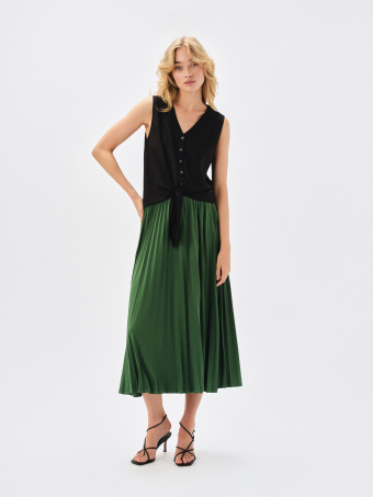 Czarna bluzka z wiązaniem u dołu 