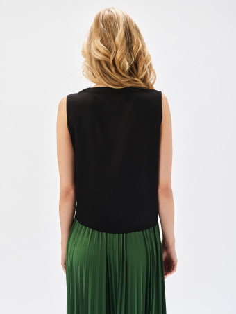 Czarna bluzka z wiązaniem u dołu 