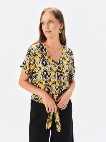 Żółta bluzka z efektownym printem 