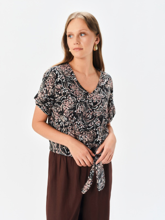Bluzka z efektownym printem 